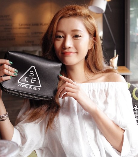 韩国3ce 皮革化妆包 手包化妆品整理包黑色手拿收纳口红整理包